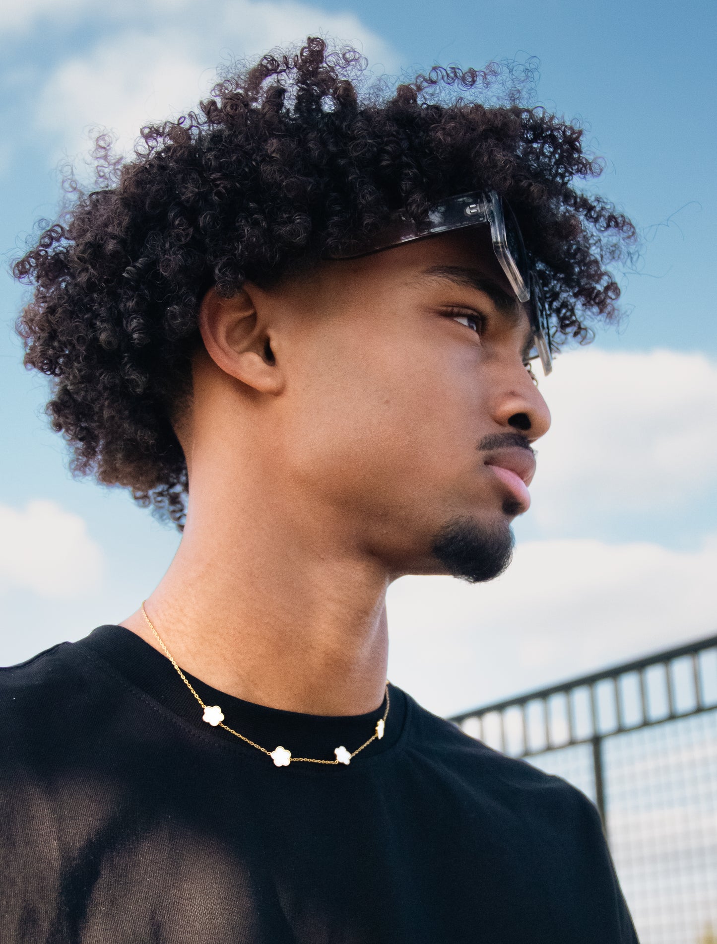 Five Leaf Flower Necklace - Gold White